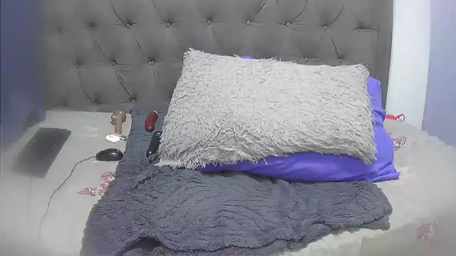 ThePeacheese's cam snapshot