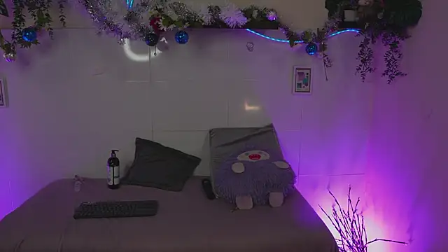 bri_cullen's cam snapshot