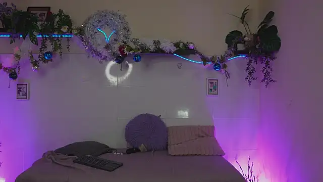 bri_cullen's cam snapshot