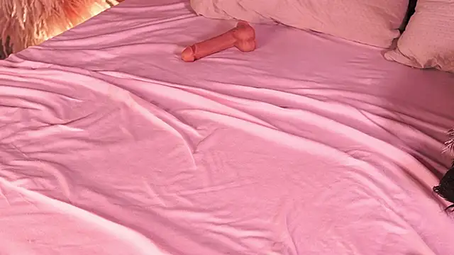 IzzyWild's cam snapshot