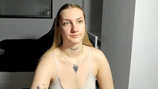 AlexaTease's cam snapshot