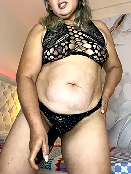 Lucy_Milf_474's cam snapshot