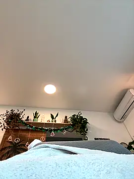 JulieLittleLove's cam snapshot