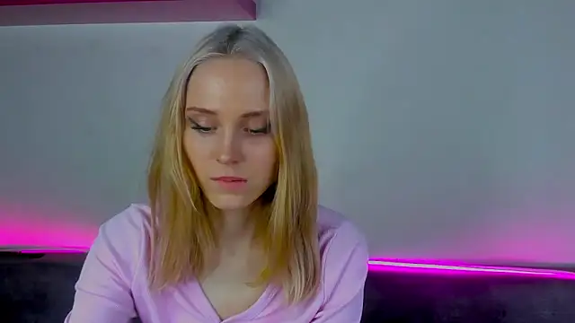 Gina_Gina_love's cam snapshot