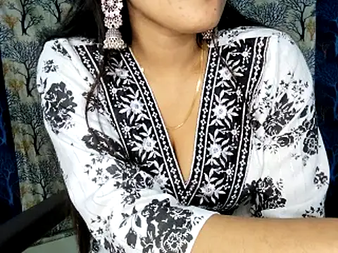 Aarvi_Arora's cam snapshot