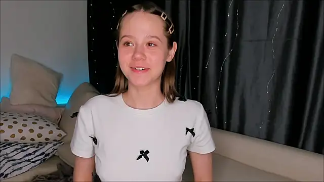 ViollaFoxy's cam snapshot