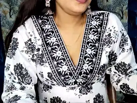 Aarvi_Arora's cam snapshot