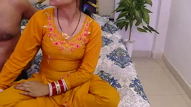 Lovelyy-couple live sex cam