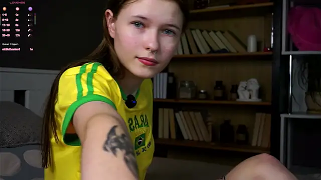 LynHillaire's cam snapshot