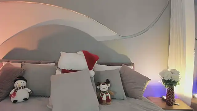 Nicolle_W's cam snapshot