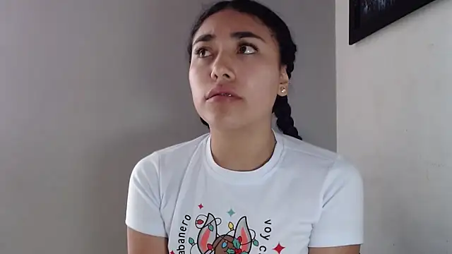 AmberGold-'s cam snapshot