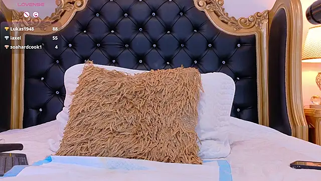 AdelinaVans's cam snapshot