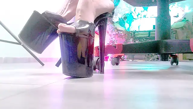 MonicaMaxwel's cam snapshot