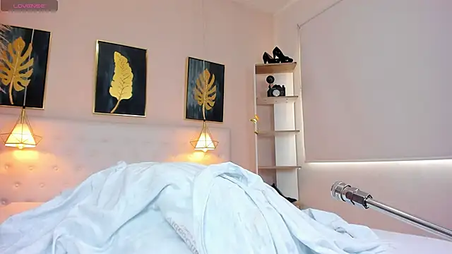 Cinnamon_Star's cam snapshot