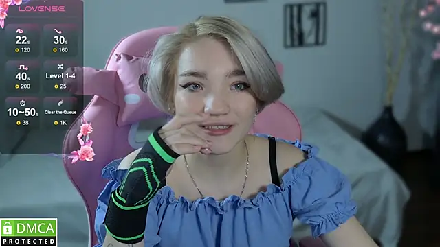 Megan_Lora's cam snapshot