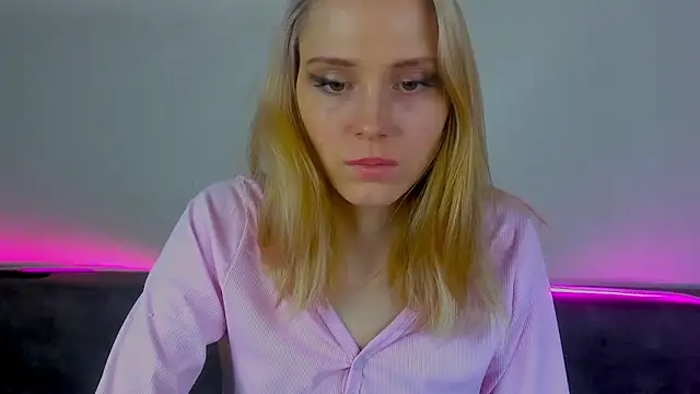 Gina_Gina_love's cam snapshot