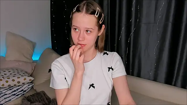 ViollaFoxy's cam snapshot