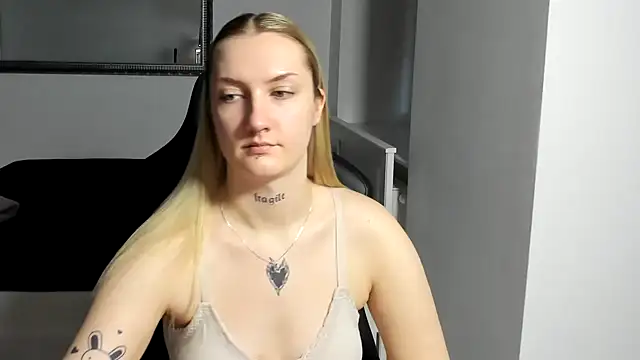 AlexaTease's cam snapshot