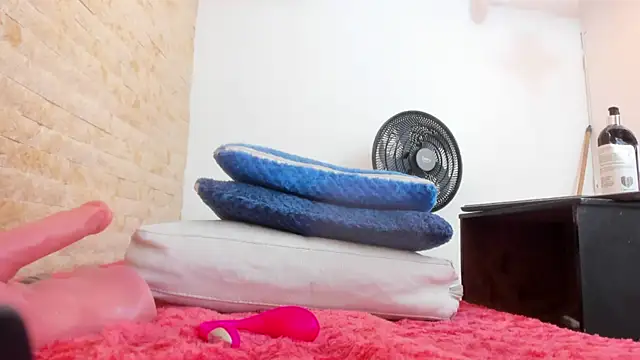 mia_roldan_'s cam snapshot