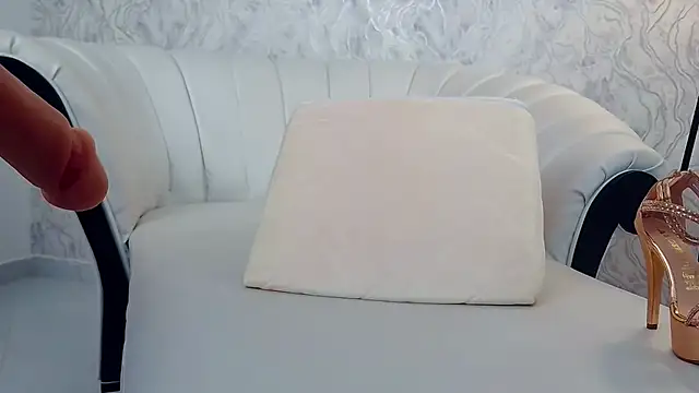 aura_sanders1's cam snapshot