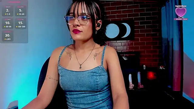 Curly_Scarlett69's cam snapshot