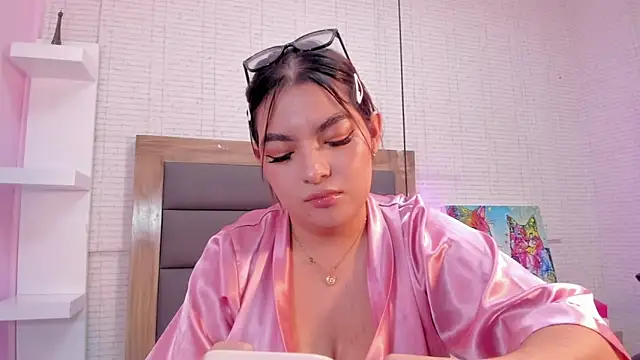 NAHOMIROSSE's cam snapshot