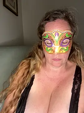 largeboobies30's cam snapshot