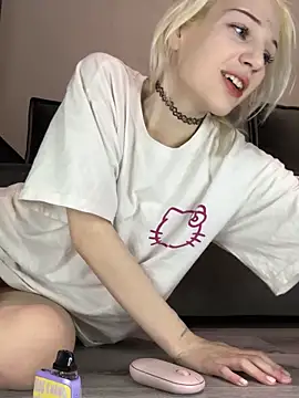 alicefrail's cam snapshot