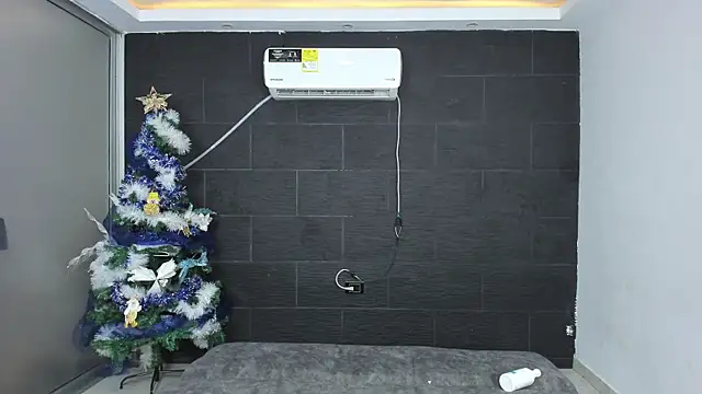 little_dolls11's cam snapshot