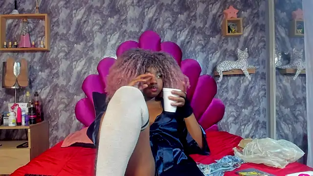 EMMAPARISS's cam snapshot