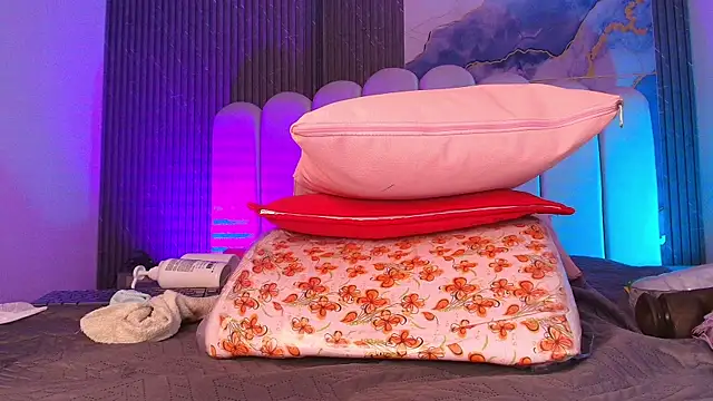 jones_maddy_'s cam snapshot