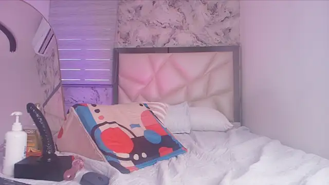 lili_jhonson's cam snapshot