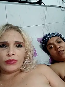 2Juicy_pussy's cam snapshot