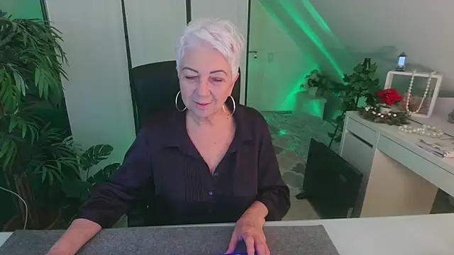 LovelyHelena's cam snapshot