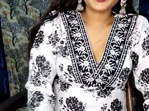 Aarvi_Arora's cam snapshot