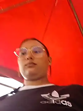 young_dairy01's cam snapshot