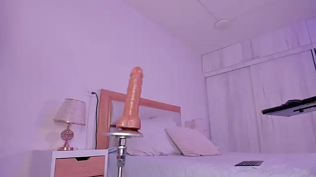 mia_hank's cam snapshot