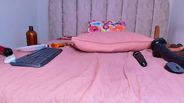 sharlott_miller's cam snapshot