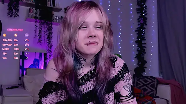 Lollyshy live sex cam