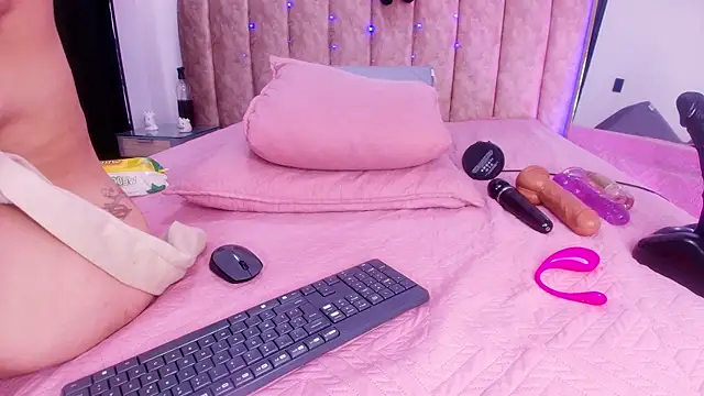 Auroraa_miller's cam snapshot