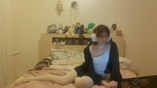 AliceInYourWonders's cam snapshot