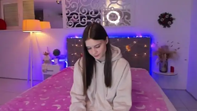 LuisaClover's cam snapshot