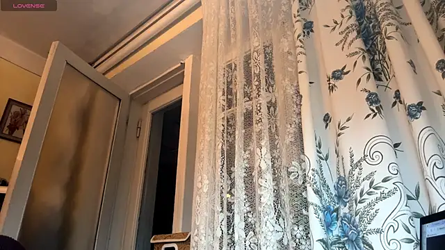 EnergeticMona's cam snapshot