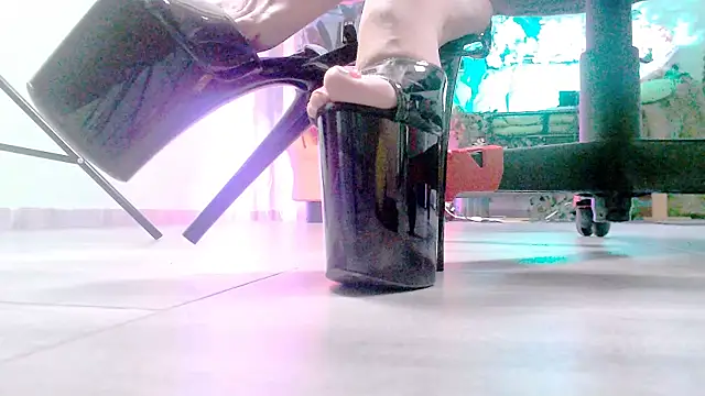 MonicaMaxwel's cam snapshot