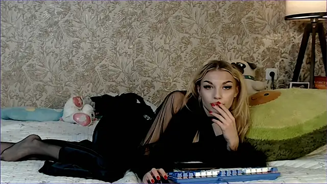 Ella_Milla's cam snapshot