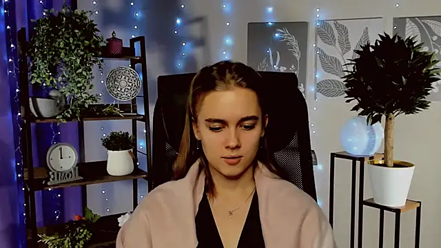 JuneWoods's cam snapshot