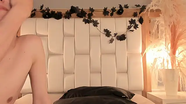 Daphne_And_Roger's cam snapshot