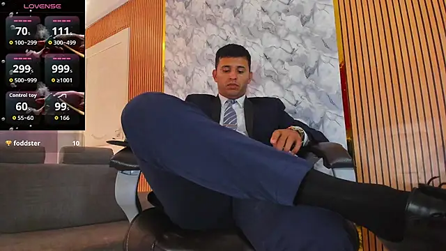 Hideintheoffice live sex cam