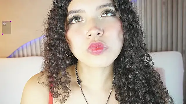 EloiseSweetxx's cam snapshot