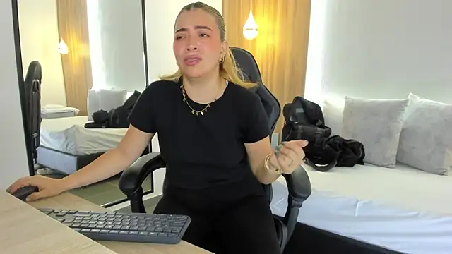 alma_fenix's cam snapshot